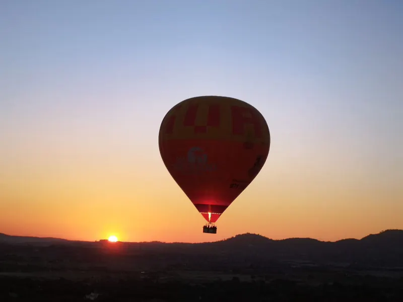 Hot-air balloon flight