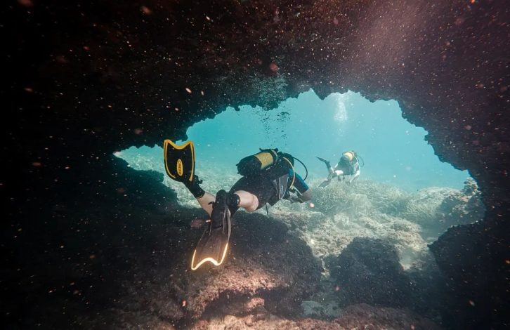 Plongée sous-marine et sea caving